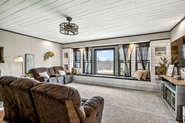 152 Quarter Horse Lane, Galena, MO 65656