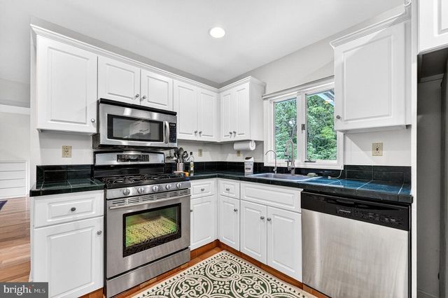 61 BROADRIPPLE DR, Princeton, NJ 08540