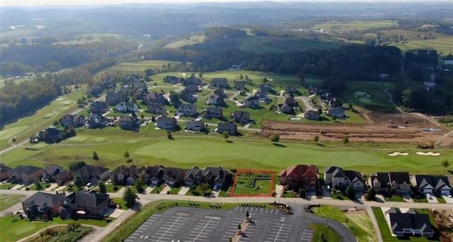 2001 Blackthorne Dr, Jeannette, PA 15644