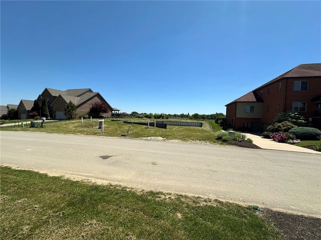 2001 Blackthorne Dr, Jeannette, PA 15644