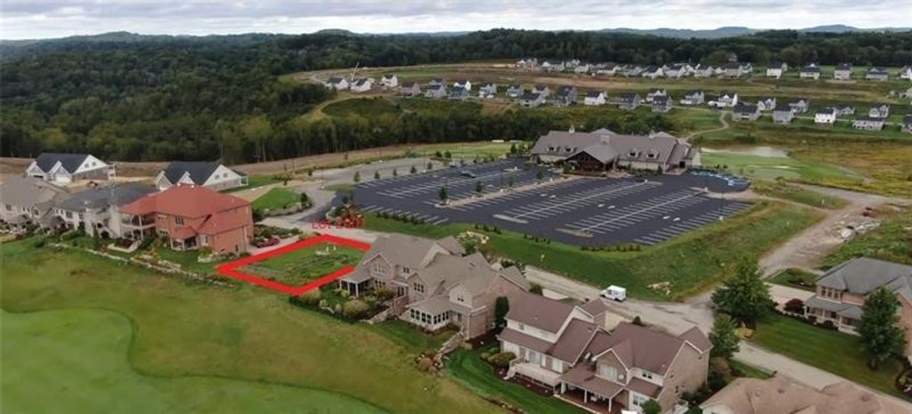 2001 Blackthorne Dr, Jeannette, PA 15644