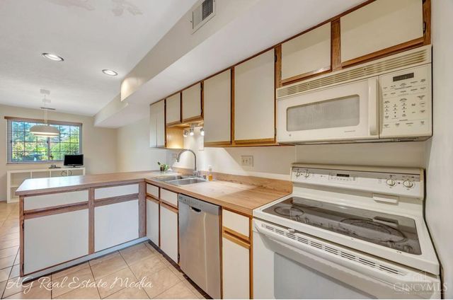 5244 S Eaglesnest Drive, Green Twp, OH 45248