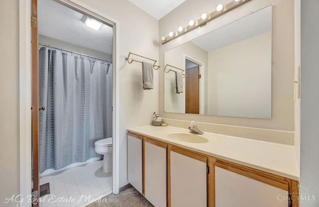 5244 S Eaglesnest Drive, Green Twp, OH 45248