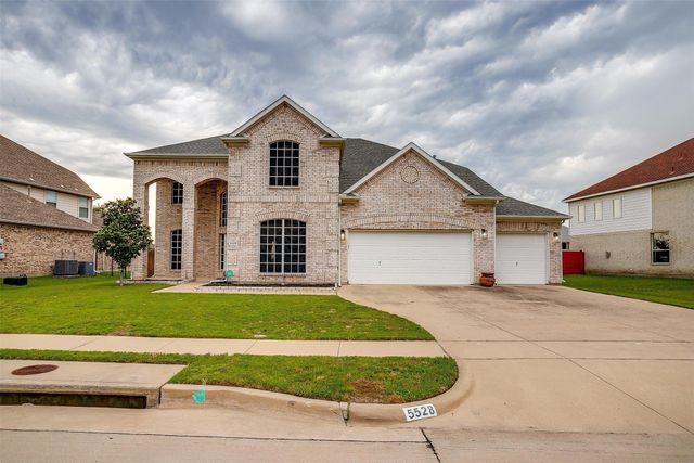 5528 Brazoria Drive, Grand Prairie, TX 75052