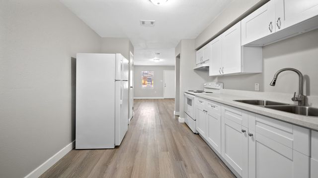 7810 Glass St, Houston, TX 77016