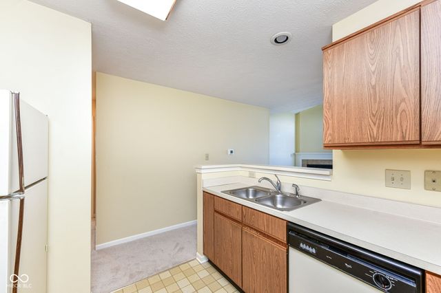 7238 Harbour Isle, Indianapolis, IN 46240