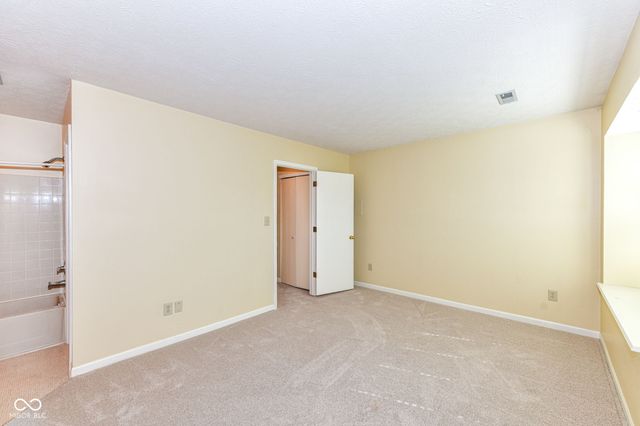 7238 Harbour Isle, Indianapolis, IN 46240