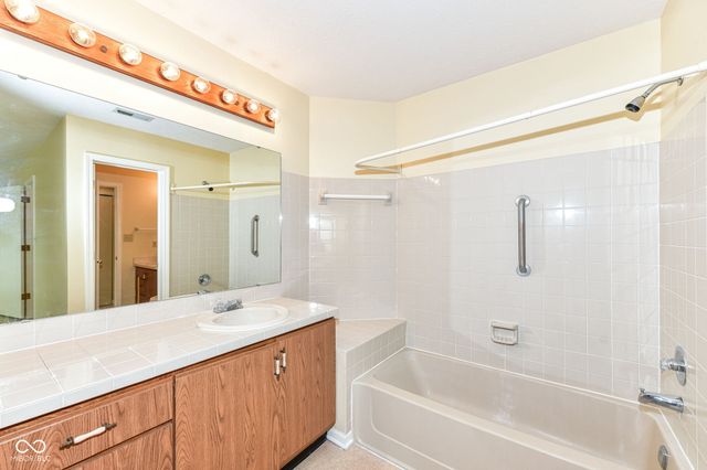 7238 Harbour Isle, Indianapolis, IN 46240