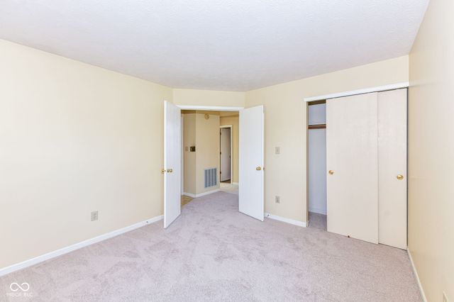 7238 Harbour Isle, Indianapolis, IN 46240