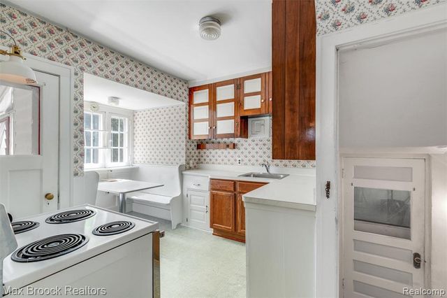 37 Hanover Road, Pleasant Ridge, MI 48069