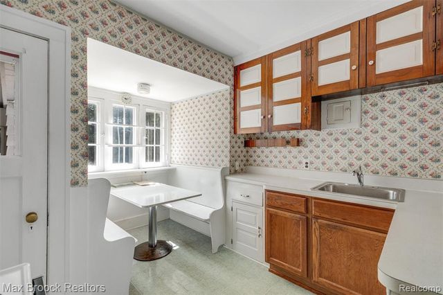 37 Hanover Road, Pleasant Ridge, MI 48069