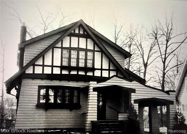 37 Hanover Road, Pleasant Ridge, MI 48069