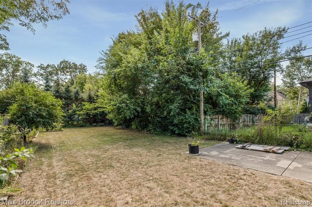 37 Hanover Road, Pleasant Ridge, MI 48069