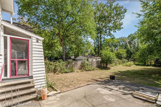 37 Hanover Road, Pleasant Ridge, MI 48069