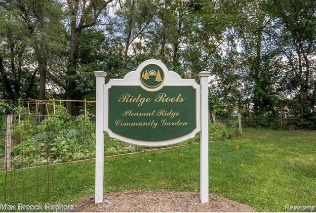 37 Hanover Road, Pleasant Ridge, MI 48069
