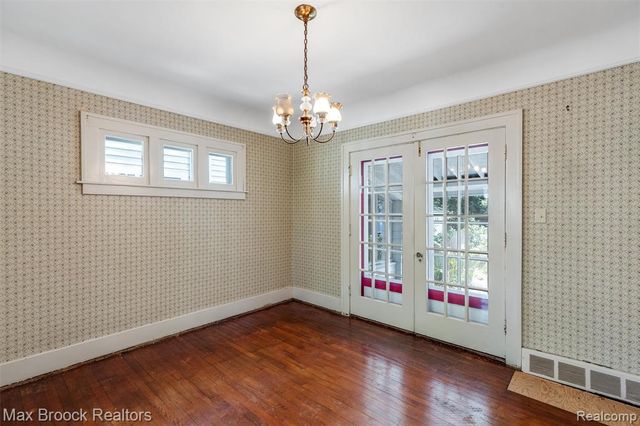 37 Hanover Road, Pleasant Ridge, MI 48069