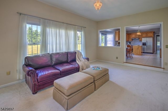 22 Red School House Rd, Clinton Twp., NJ 08833