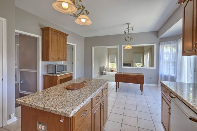 22 Red School House Rd, Clinton Twp., NJ 08833