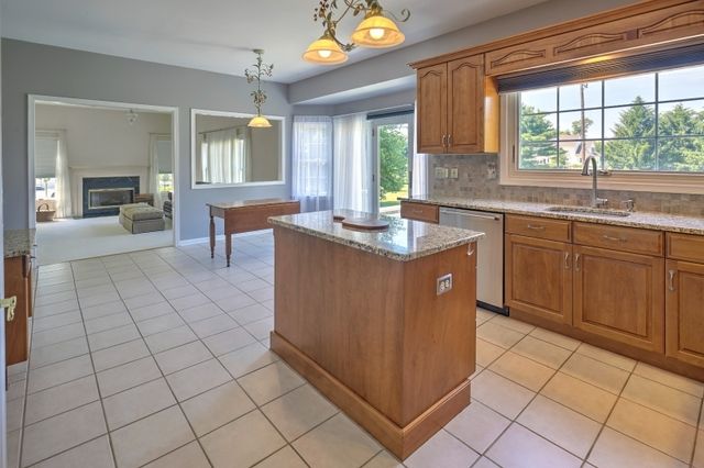 22 Red School House Rd, Clinton Twp., NJ 08833