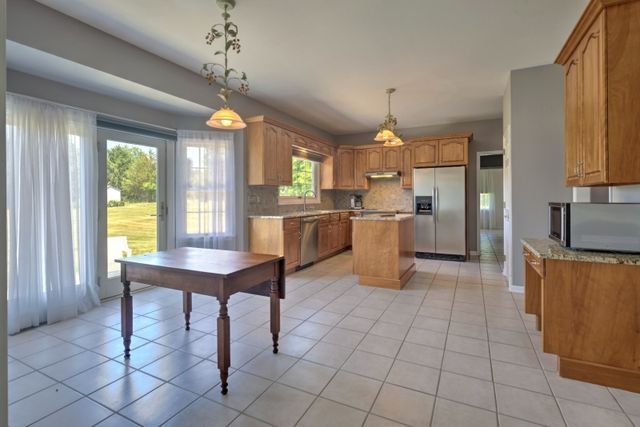 22 Red School House Rd, Clinton Twp., NJ 08833