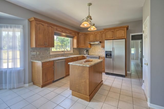 22 Red School House Rd, Clinton Twp., NJ 08833