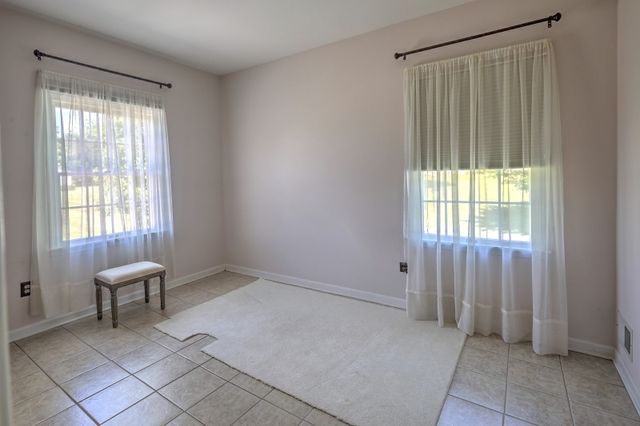 22 Red School House Rd, Clinton Twp., NJ 08833