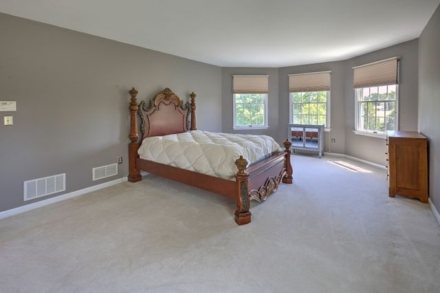 22 Red School House Rd, Clinton Twp., NJ 08833