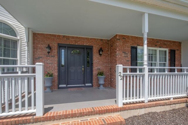 22 Red School House Rd, Clinton Twp., NJ 08833