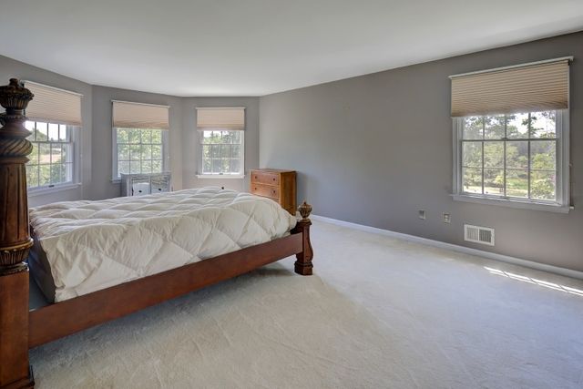 22 Red School House Rd, Clinton Twp., NJ 08833