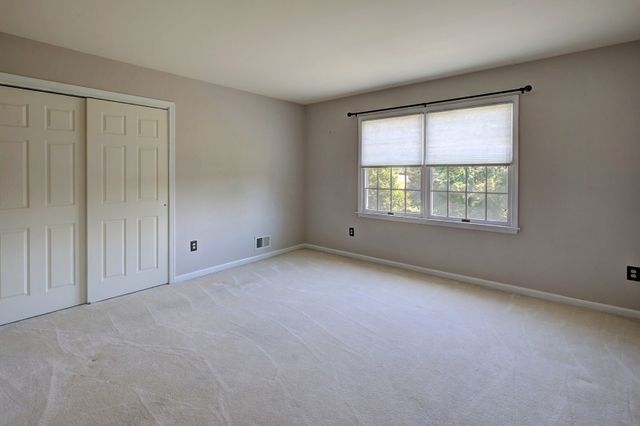 22 Red School House Rd, Clinton Twp., NJ 08833