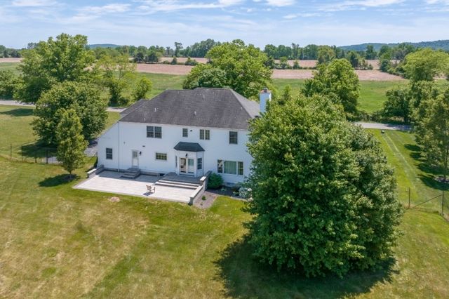 22 Red School House Rd, Clinton Twp., NJ 08833