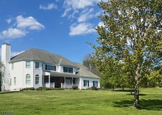 22 Red School House Rd, Clinton Twp., NJ 08833