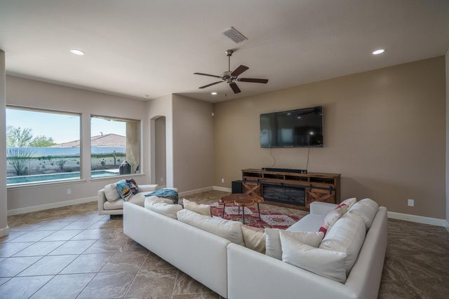 18215 W DESERT SAGE Drive, Goodyear, AZ 85338