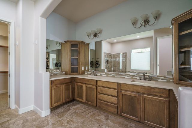 18215 W DESERT SAGE Drive, Goodyear, AZ 85338