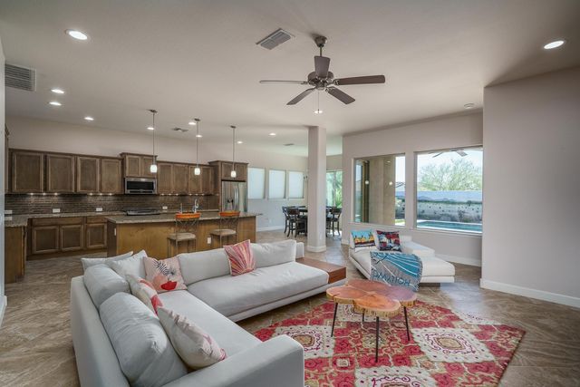 18215 W DESERT SAGE Drive, Goodyear, AZ 85338