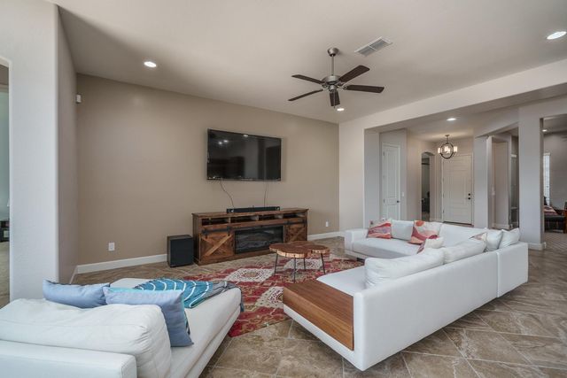 18215 W DESERT SAGE Drive, Goodyear, AZ 85338