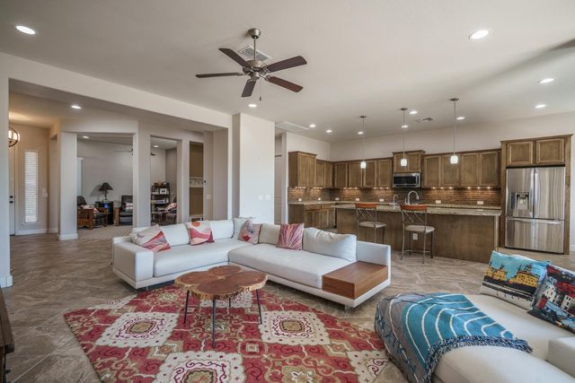 18215 W DESERT SAGE Drive, Goodyear, AZ 85338