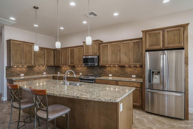 18215 W DESERT SAGE Drive, Goodyear, AZ 85338