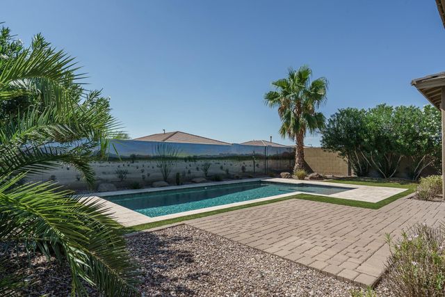 18215 W DESERT SAGE Drive, Goodyear, AZ 85338