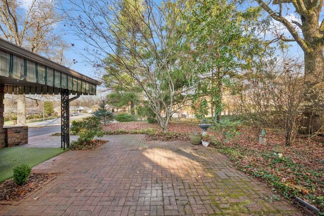 3195 Roxburg Drive, Lexington, KY 40503