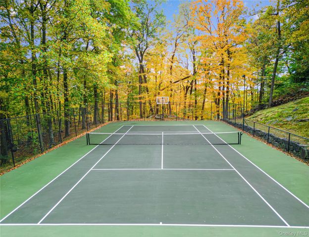 2 Red Oak Trail, Cortlandt Manor, NY 10567