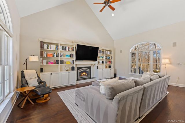 2 Red Oak Trail, Cortlandt Manor, NY 10567