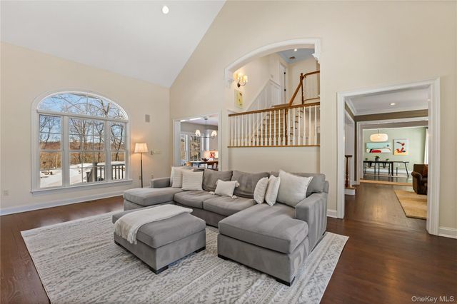 2 Red Oak Trail, Cortlandt Manor, NY 10567