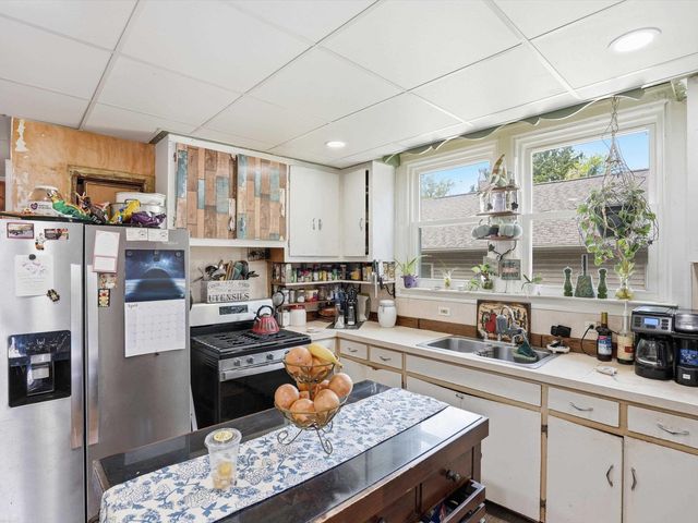 22454 Pleasant Avenue, Eastpointe, MI 48021