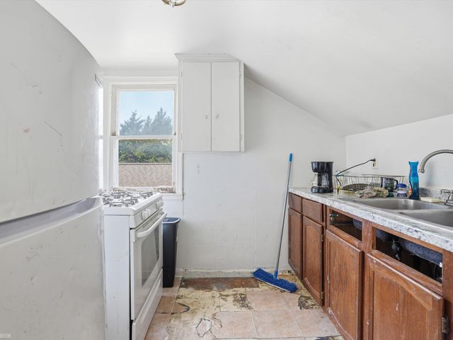 22454 Pleasant Avenue, Eastpointe, MI 48021