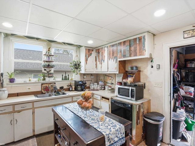 22454 Pleasant Avenue, Eastpointe, MI 48021
