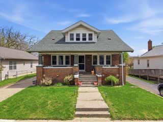 22454 Pleasant Avenue, Eastpointe, MI 48021