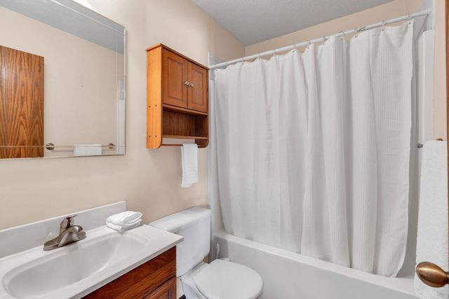 2236 N Duckcreek Ln, Derby, KS 67037