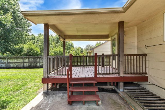 2236 N Duckcreek Ln, Derby, KS 67037