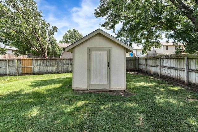 2236 N Duckcreek Ln, Derby, KS 67037